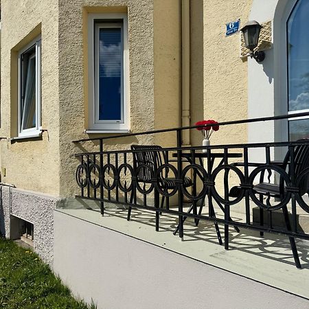 Liebelei Miesbach - Boutique-Apartment Mit Terrasse Im Zentrum Bagian luar foto