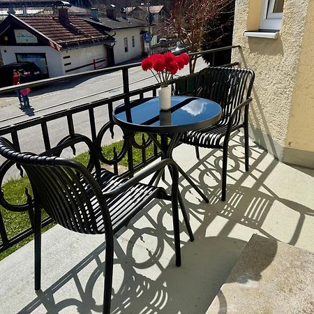 Liebelei Miesbach - Boutique-Apartment Mit Terrasse Im Zentrum Bagian luar foto