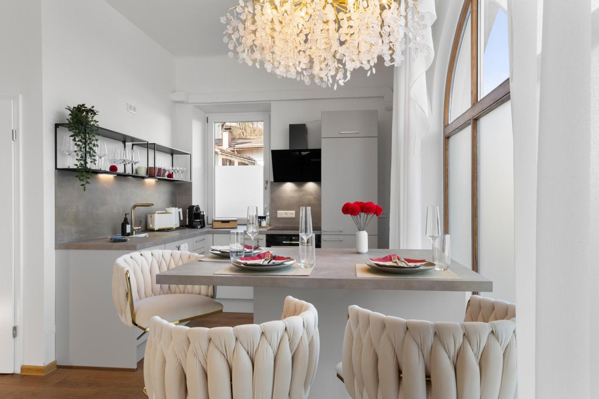 Liebelei Miesbach - Boutique-Apartment Mit Terrasse Im Zentrum Bagian luar foto