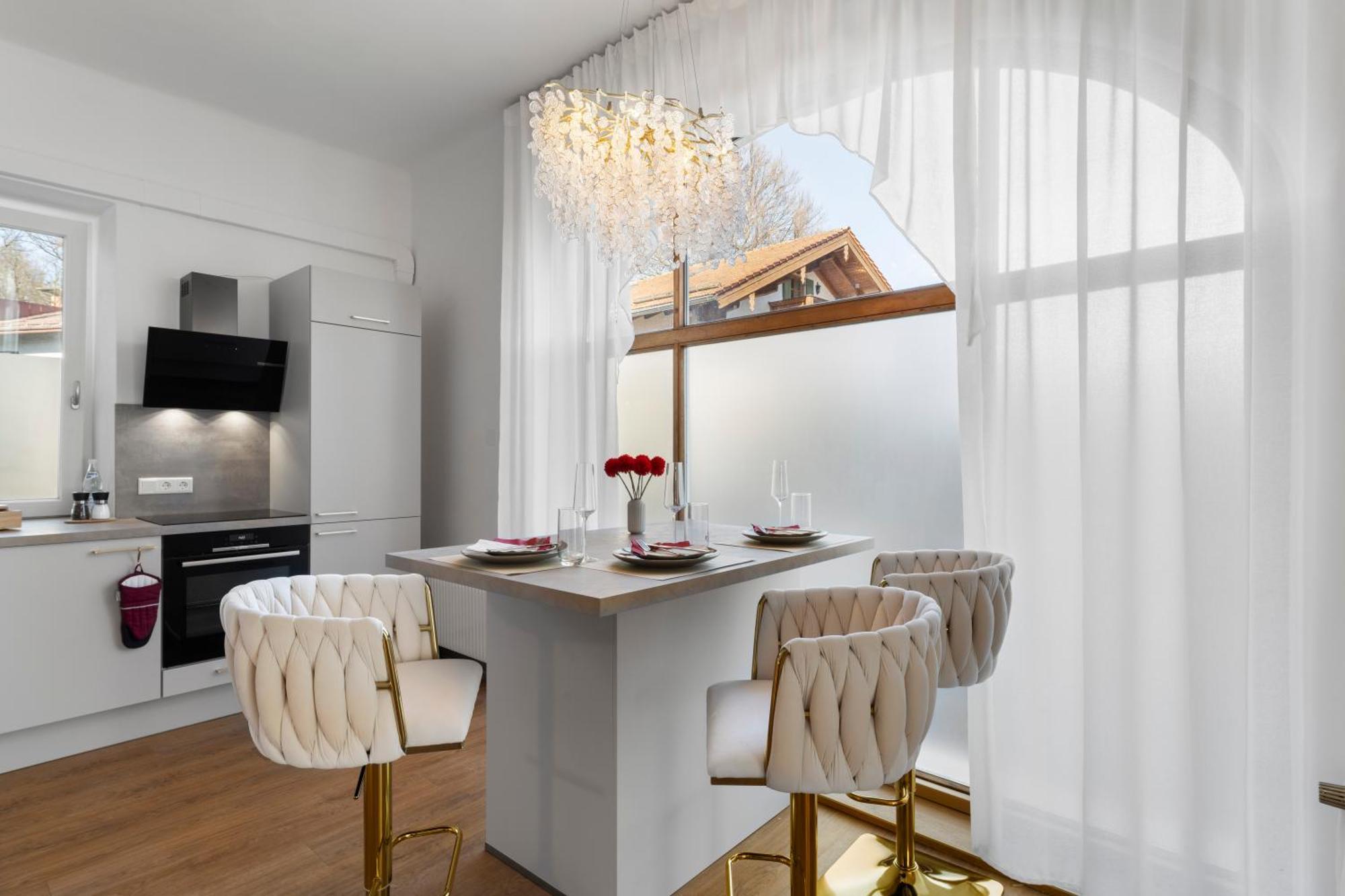 Liebelei Miesbach - Boutique-Apartment Mit Terrasse Im Zentrum Bagian luar foto