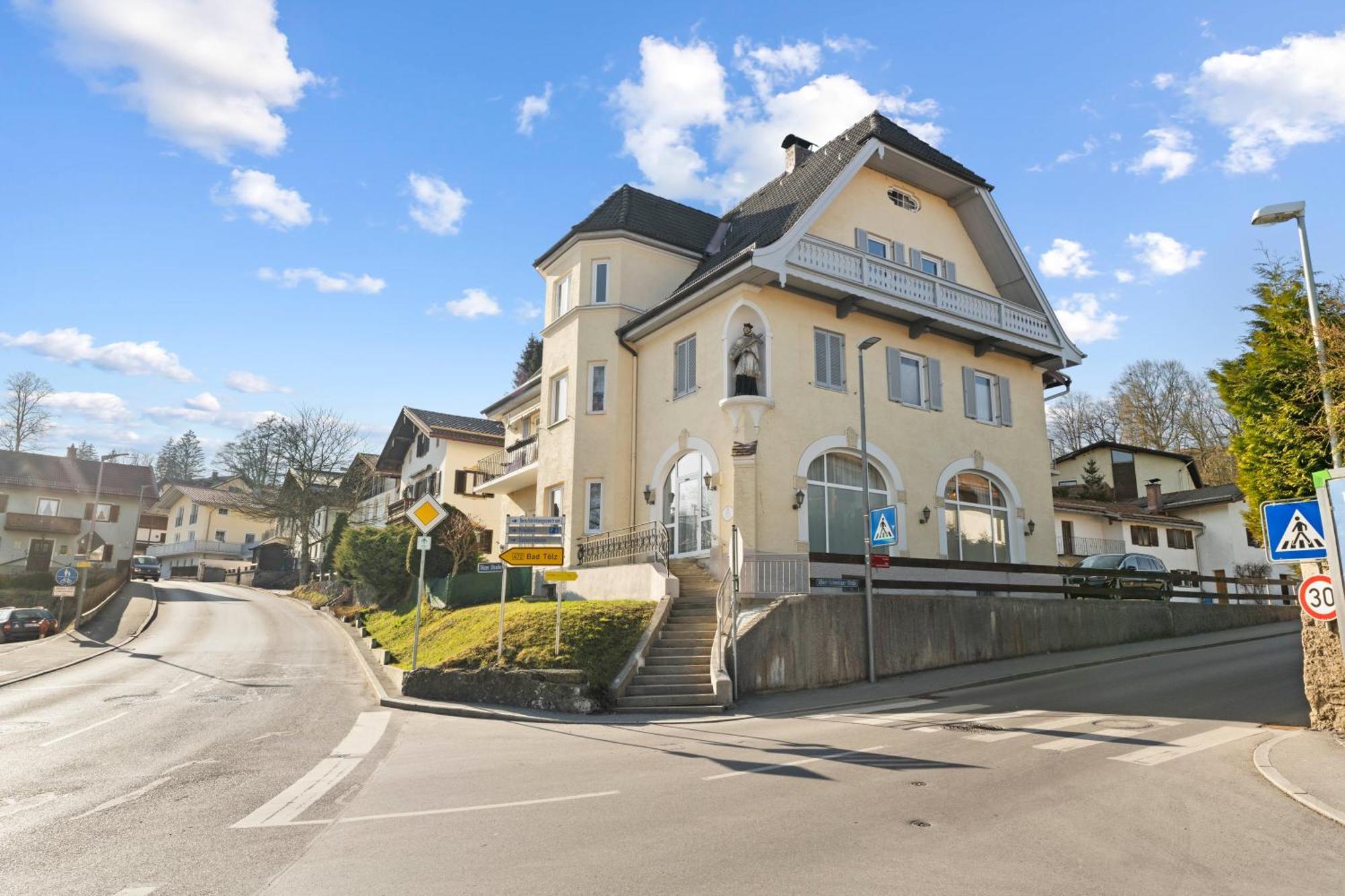 Liebelei Miesbach - Boutique-Apartment Mit Terrasse Im Zentrum Bagian luar foto
