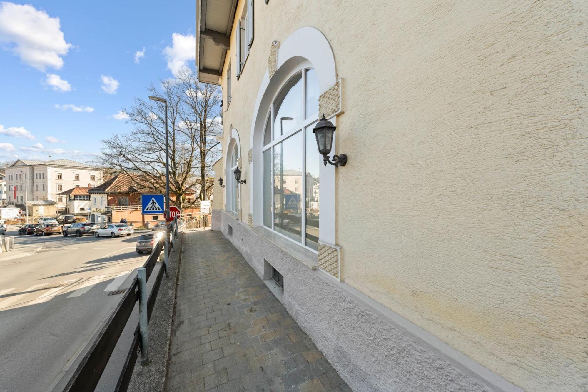 Liebelei Miesbach - Boutique-Apartment Mit Terrasse Im Zentrum Bagian luar foto