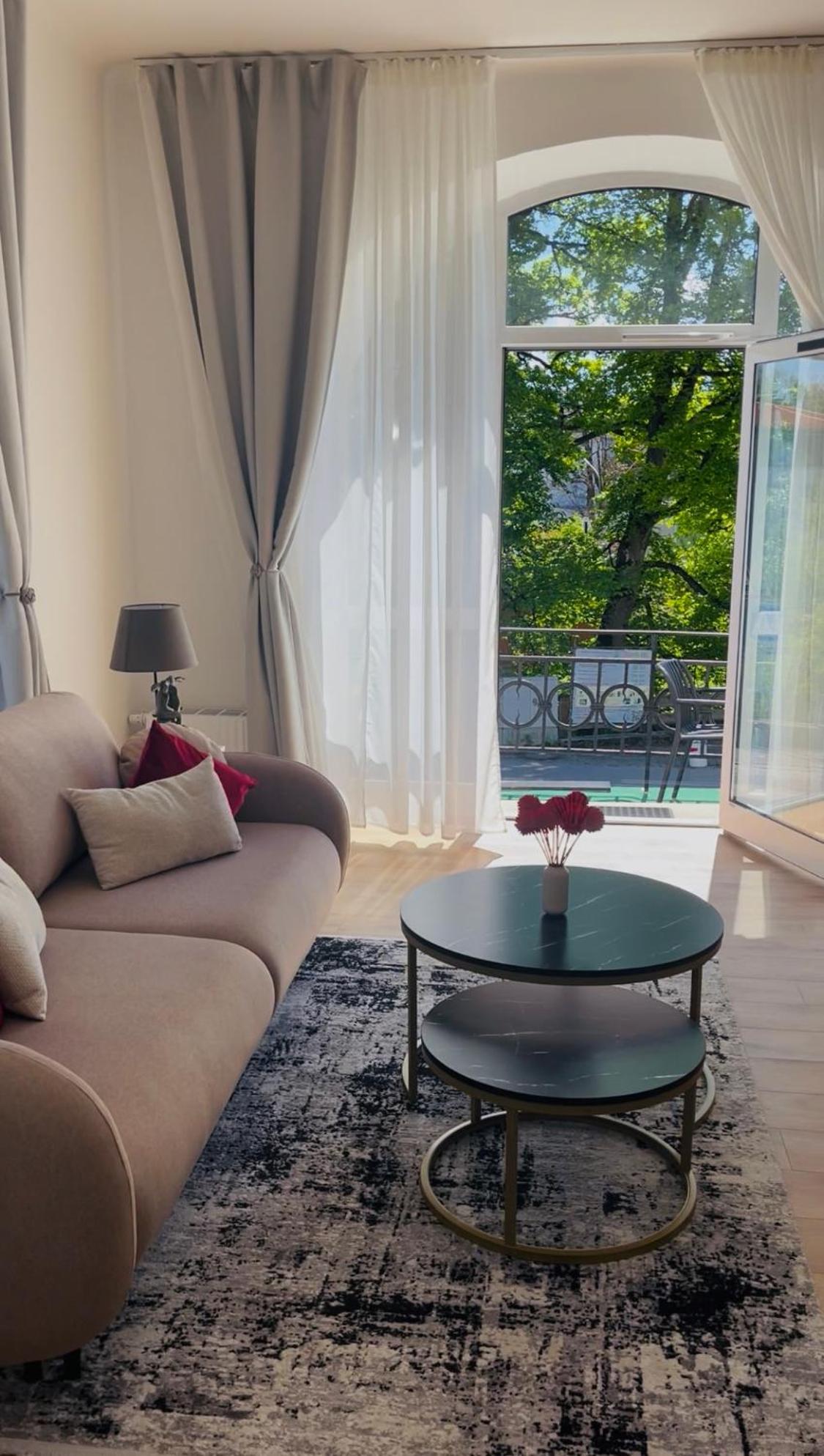 Liebelei Miesbach - Boutique-Apartment Mit Terrasse Im Zentrum Bagian luar foto