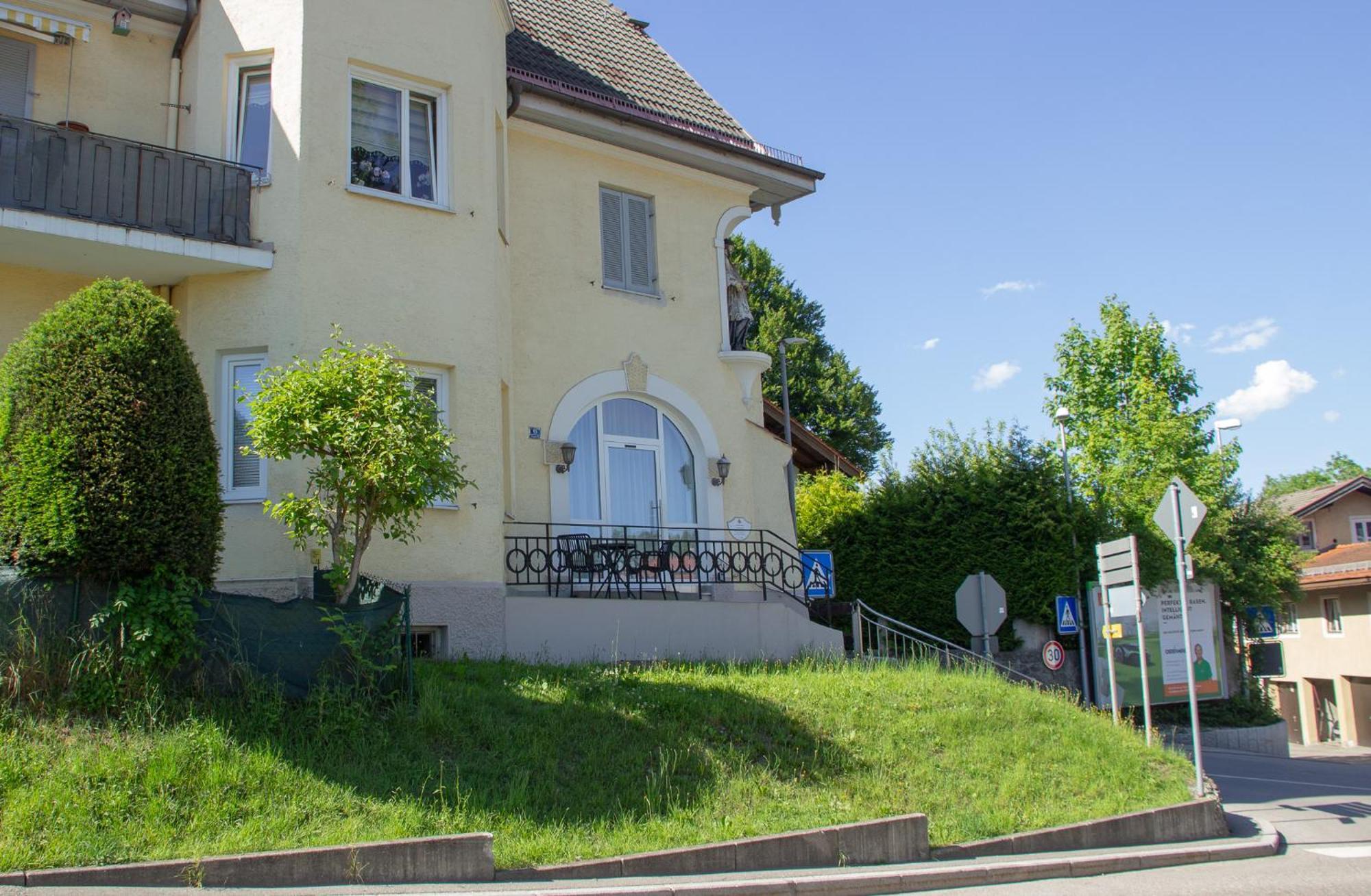 Liebelei Miesbach - Boutique-Apartment Mit Terrasse Im Zentrum Bagian luar foto