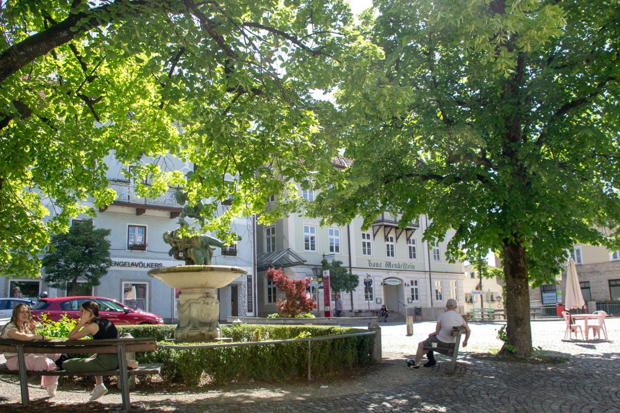 Liebelei Miesbach - Boutique-Apartment Mit Terrasse Im Zentrum Bagian luar foto